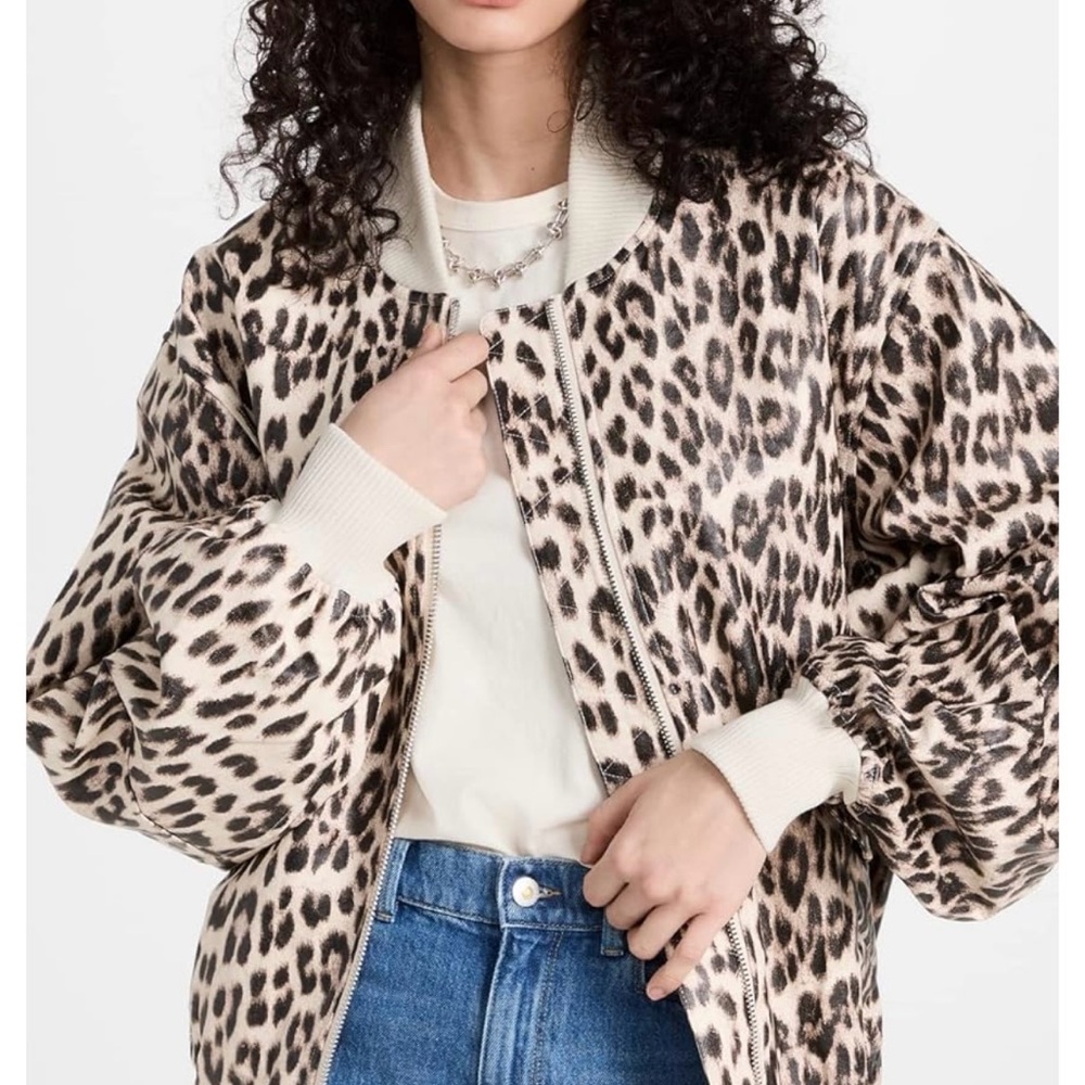 BAUM UND PFERDGARTEN Women's Blayke Bomber Jacket.